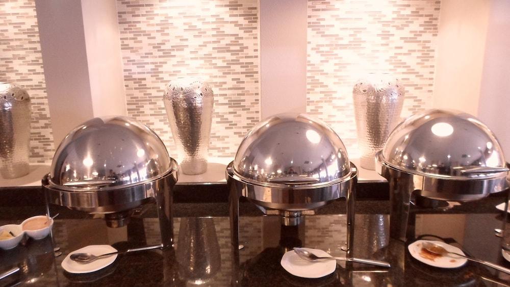 Premier Hotel Regent Източен Лондон Екстериор снимка